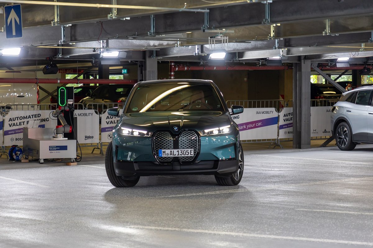 BMW iX M60 105.2 kWh — 3