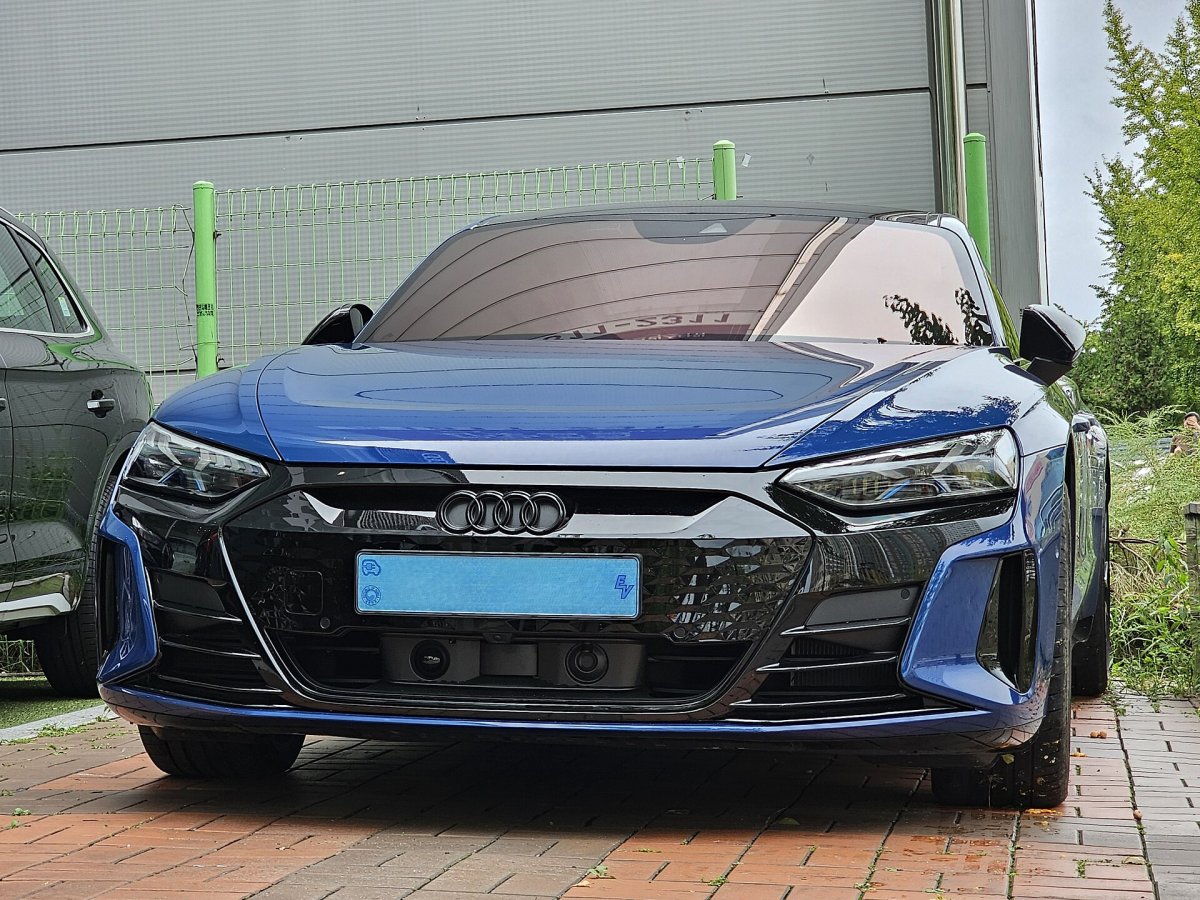 Audi e-tron GT quattro 93.4 kWh — 2