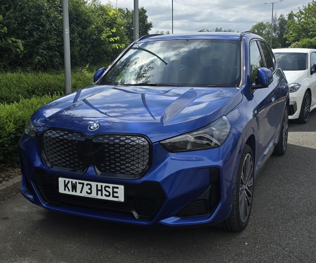 BMW iX1 xDrive30 64.7 kWh — 2