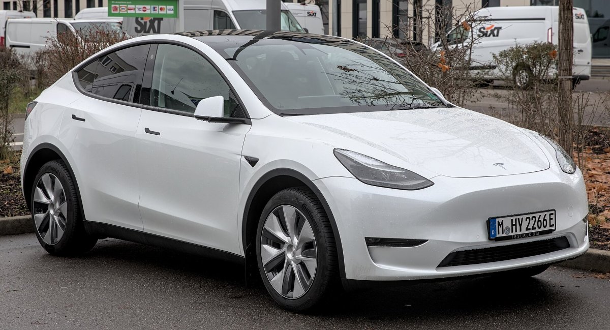 Tesla Model Y Long Range RWD (Juniper) — 3