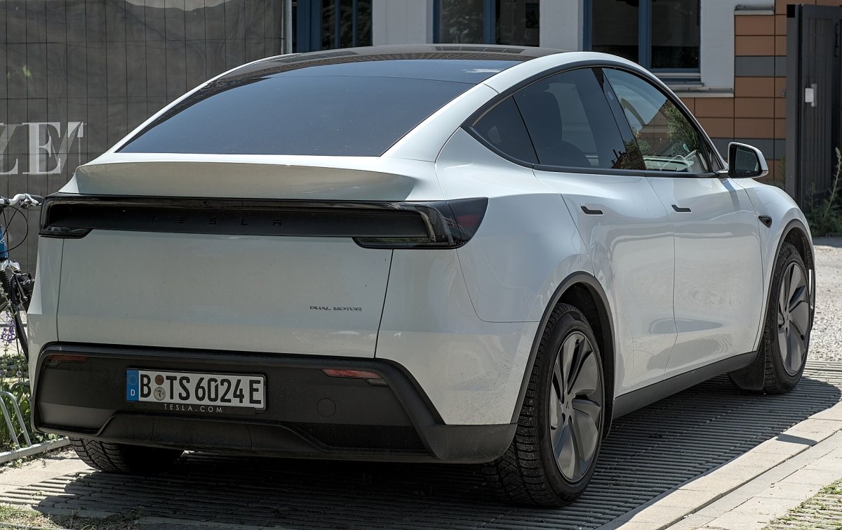 Tesla Model Y Long Range RWD (Juniper) — 2