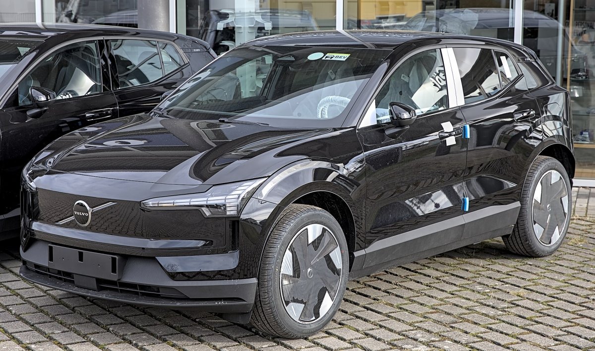 Volvo EX30 69 kWh Single Motor Extended Range — 2