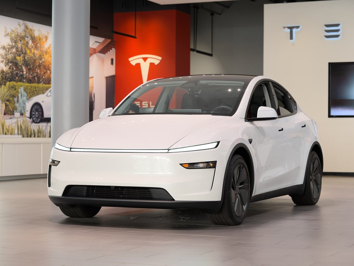 Tesla Model Y Model Y Long Range AWD — 5