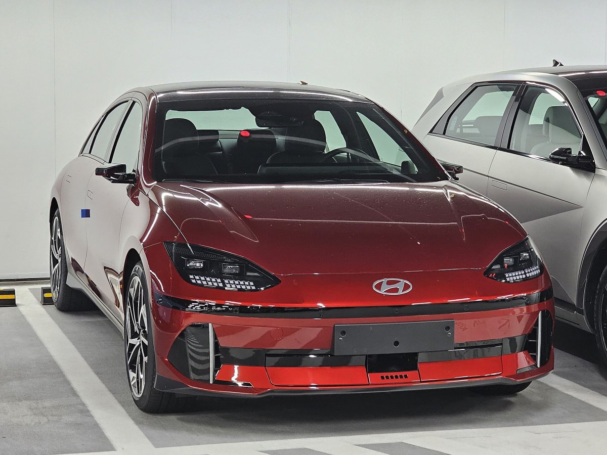 Hyundai IONIQ 6 Long Range RWD 77.4 kWh — 2