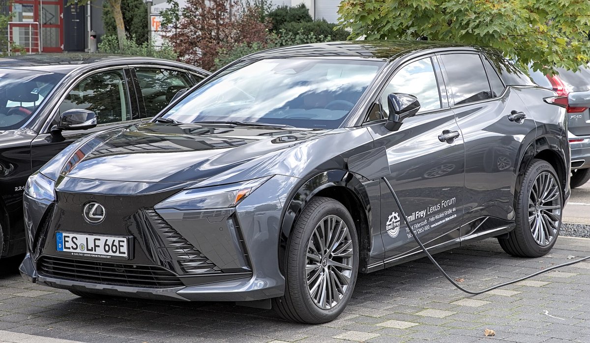 Lexus RZ 450e 71.4 kWh AWD — 3