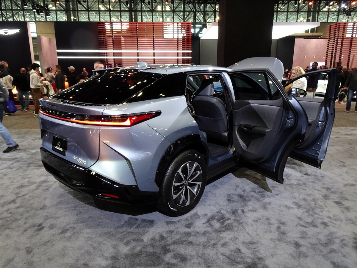Lexus RZ 450e 71.4 kWh AWD — 2