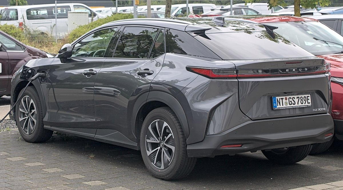 Lexus RZ 450e