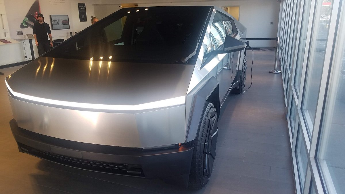 Tesla Cybertruck Dual Motor AWD