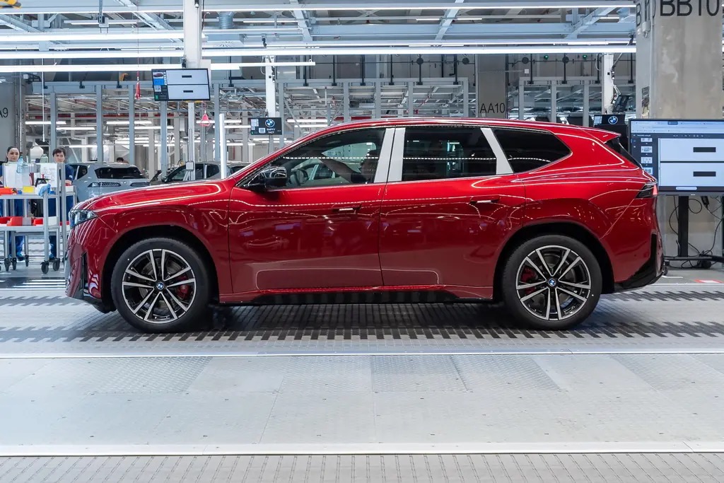 Завод BMW в Угорщині випустив 50-тисячний електрокросовер iX3